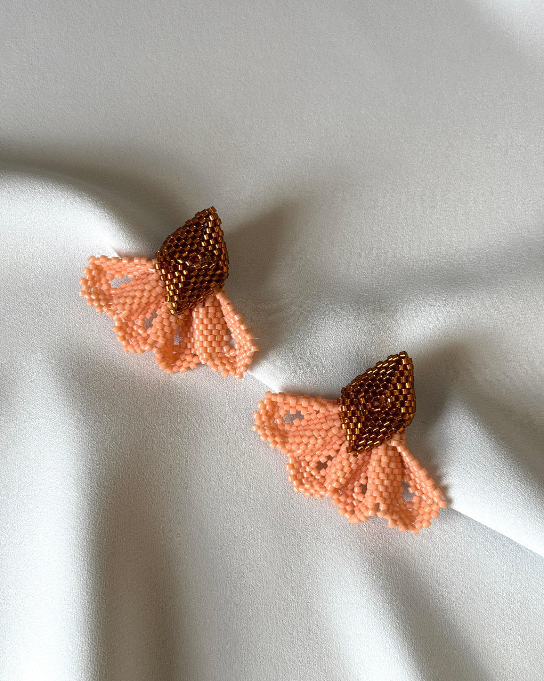 Aretas de flores coral