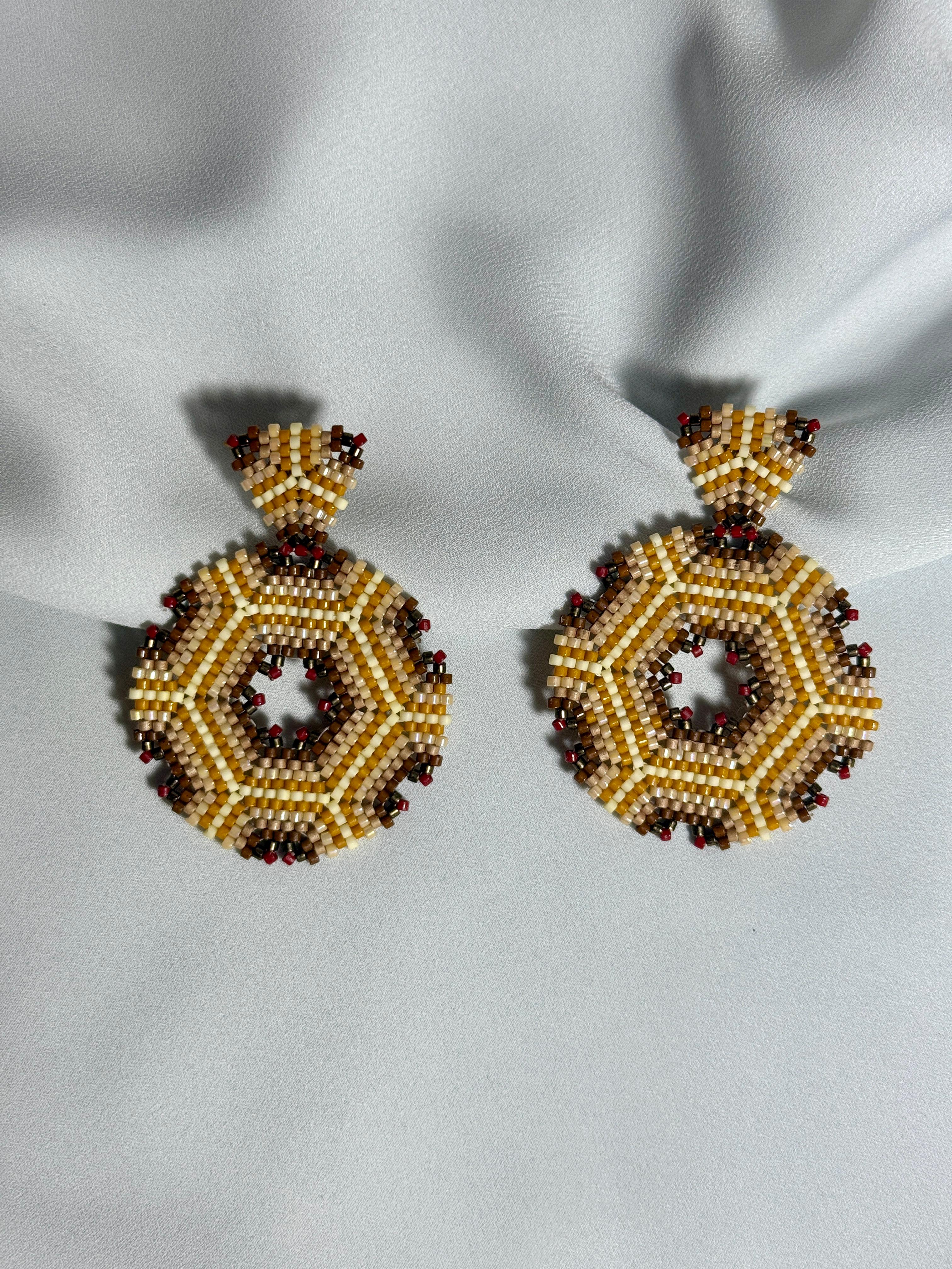 Aretas redondas tonos tierra