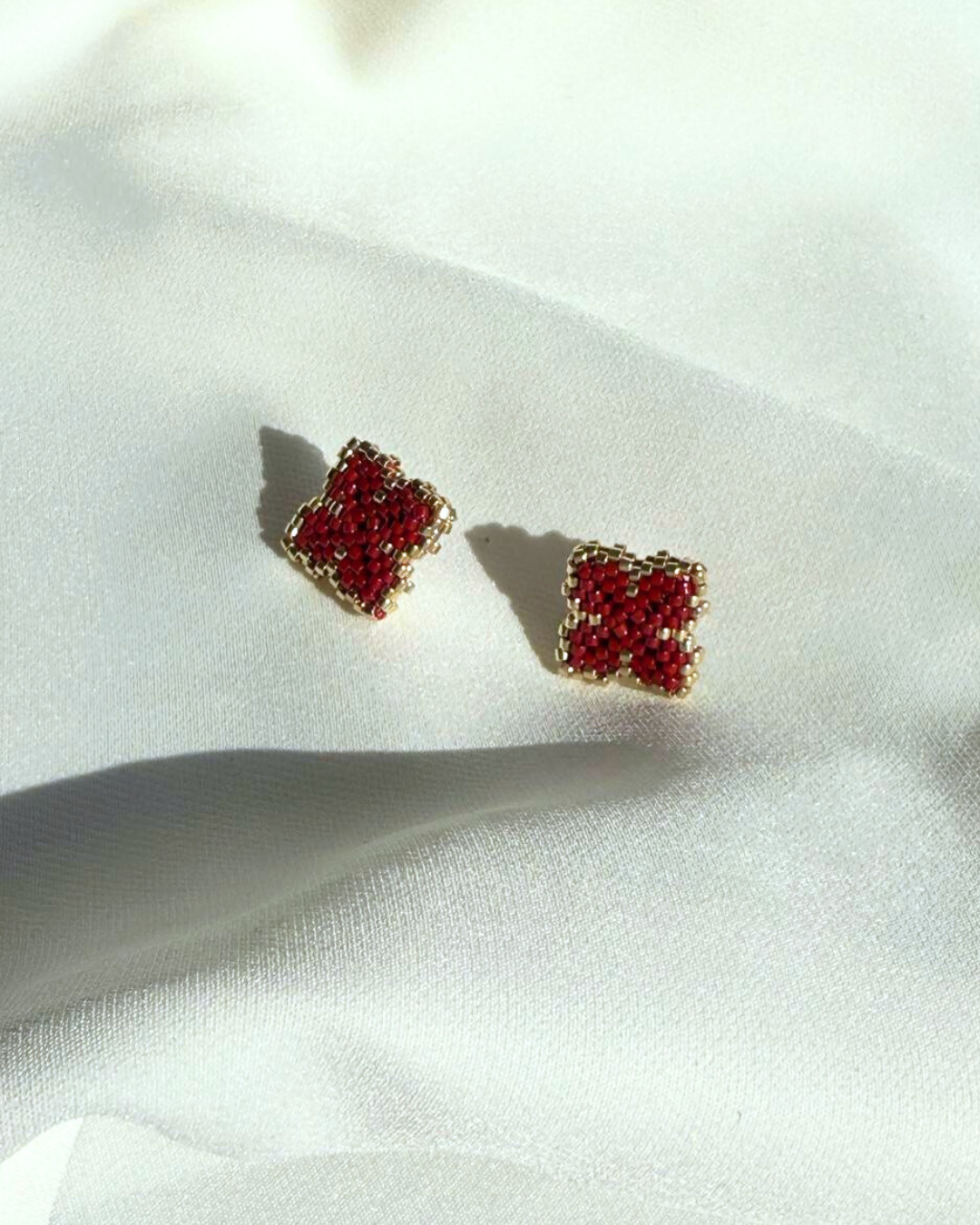 Aretas de trebol grande vinotinto
