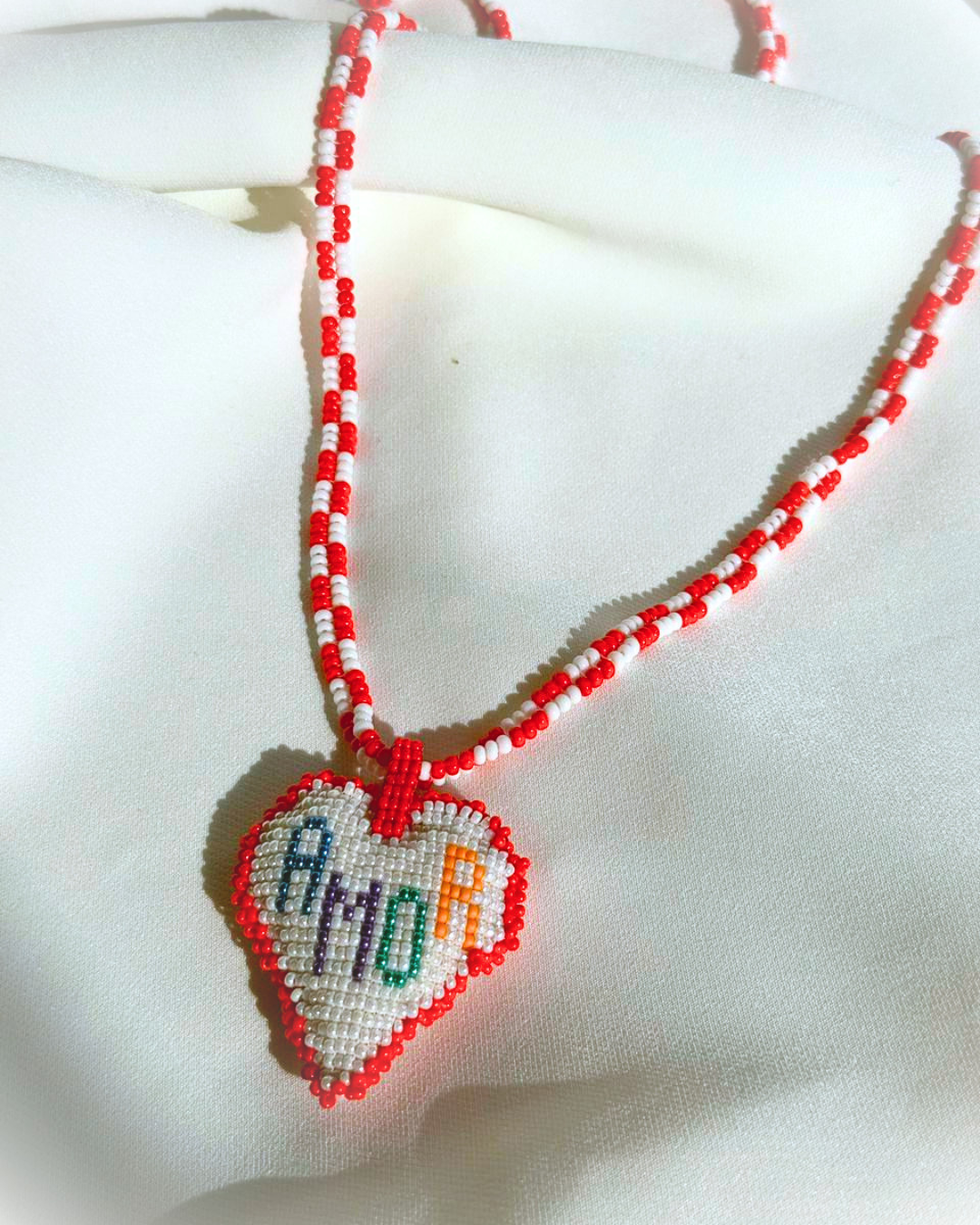 Collar chunky corazón rojo y blanco