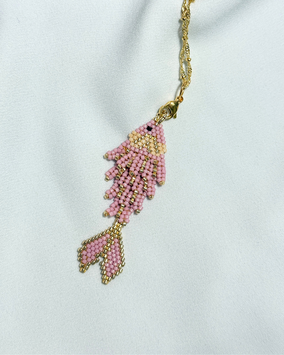 Collar pez koi rosa