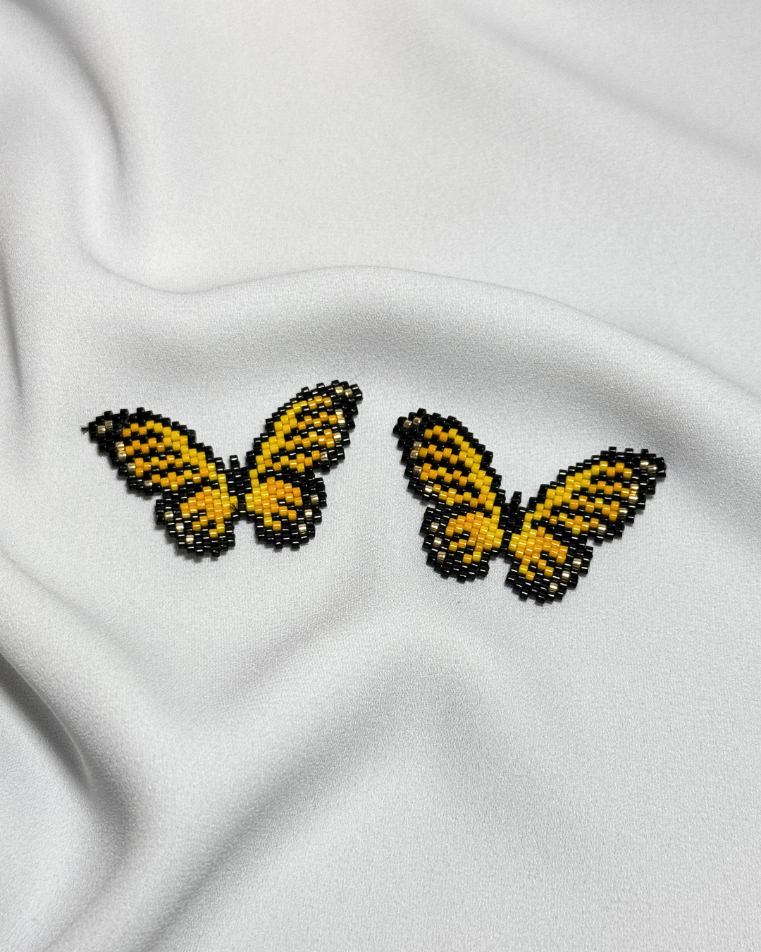 Aretas mariposa vuelo solar