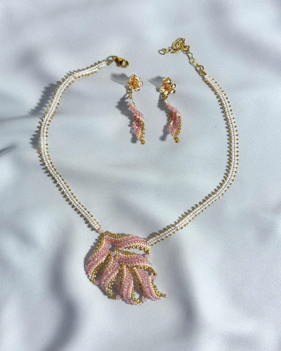 Set collar de hojas y aretes