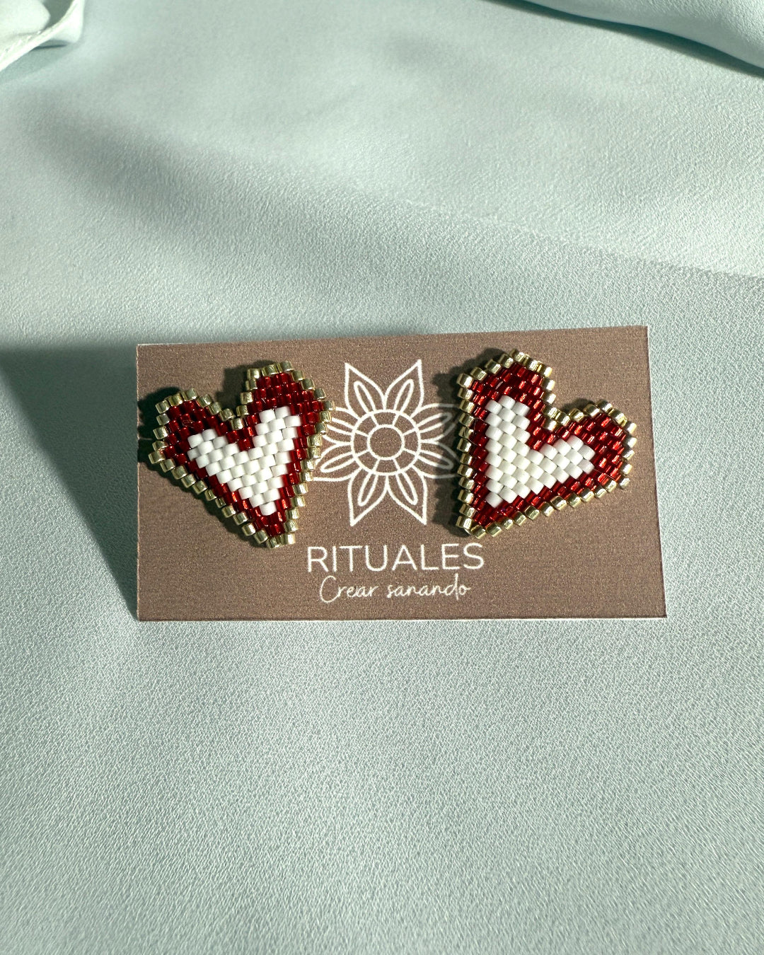 Topos corazones rojos con blanco